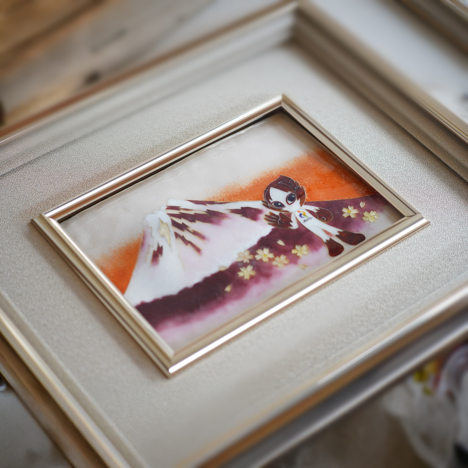 【作品展開】「アジア競技大会公式ライセンスグッズ　七宝アートパネル」― 赤富士と桜、ホノホン―